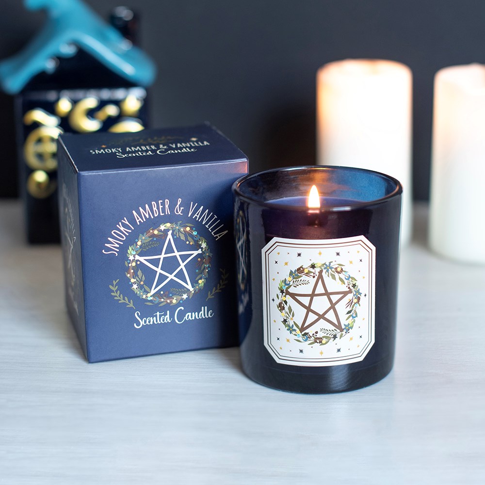 Bougie « Solstice Wreath » aux senteurs d'ambre fumé et de vanille