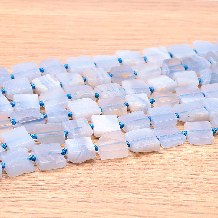 PERLES CARRÉES 12MM CALCÉDOINE BLEUE NAMIBIE A ( lot de 10 )