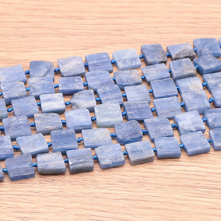 PERLES CARRÉES 12MM CYANITE BLEUE AA ( lot de 10 )
