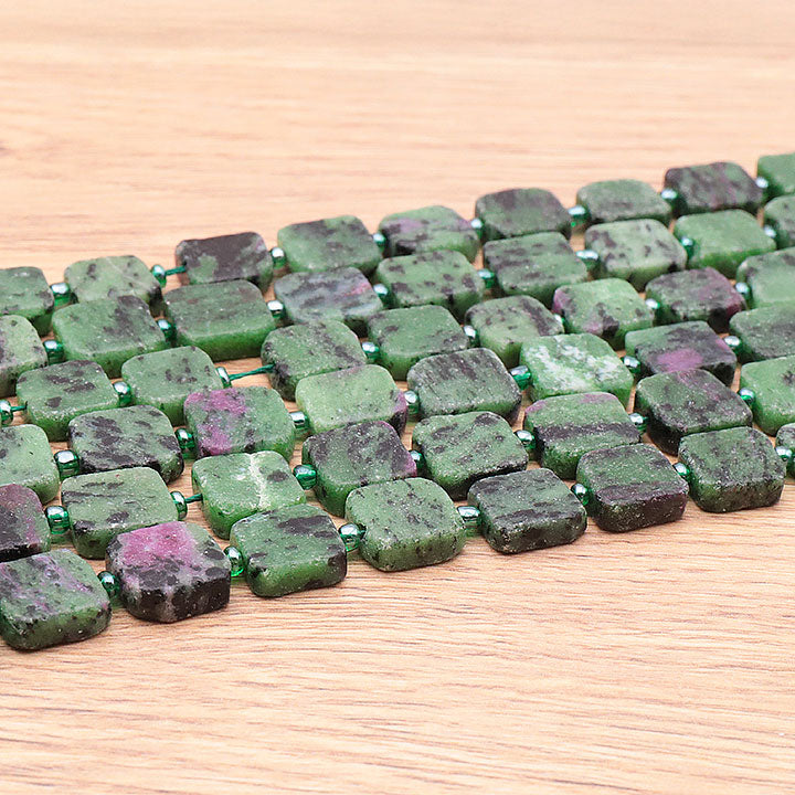 PERLES CARRÉES 12MM RUBIS ZOÏSITE A ( lot de 10 )