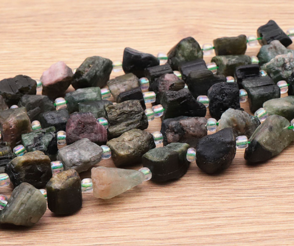 PERLES PIERRES BRUTES 10 X 17MM TOURMALINE VERTE A ( lot de 10 )