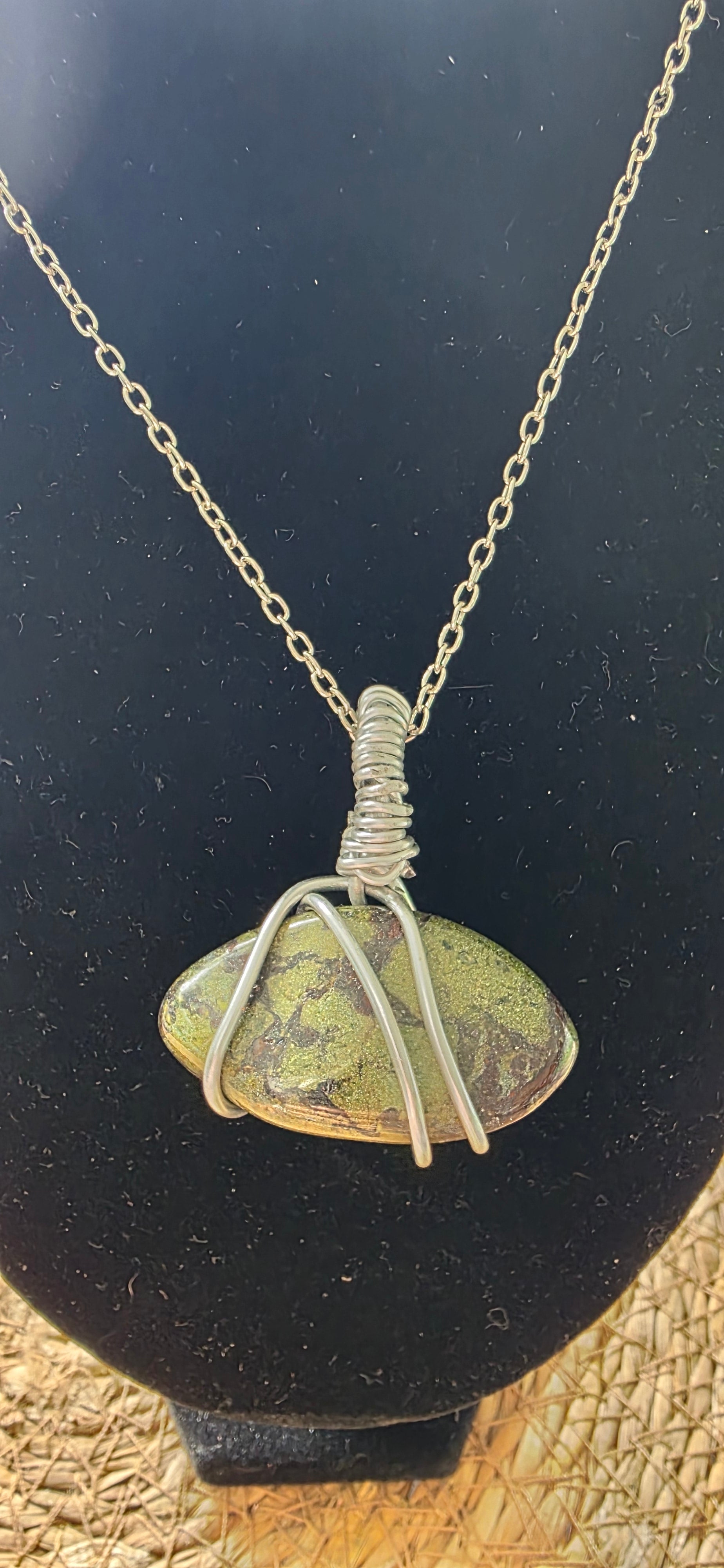 Collier artisanal « Force du Dragon »