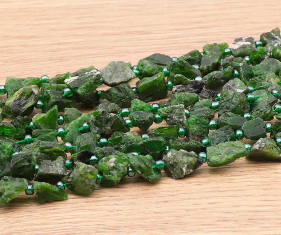 PERLES PIERRES BRUTES 08 X 16MM DIOPSIDE VERT AA ( lot de 10 )